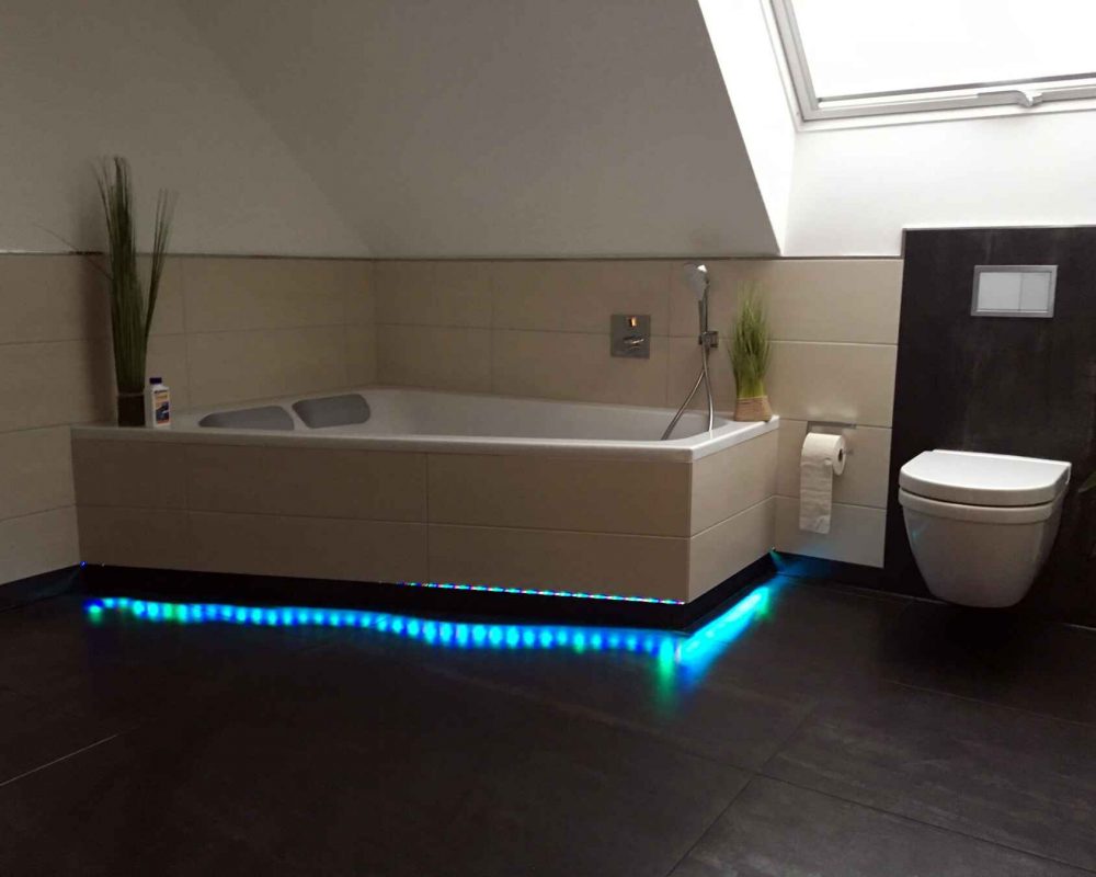 Referenzen-KP-Energiesysteme-A-Sysmetrische Badewanne mit LED Beleuctung Reilingen