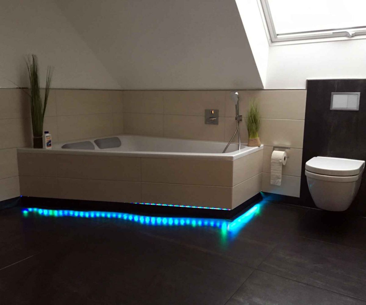 Referenzen-KP-Energiesysteme-A-Sysmetrische Badewanne mit LED Beleuctung Reilingen